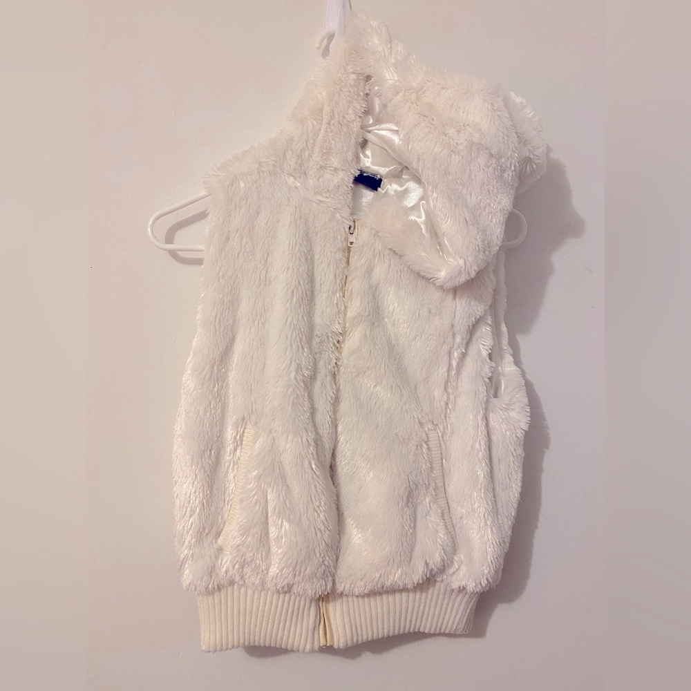Women's faux fur vest